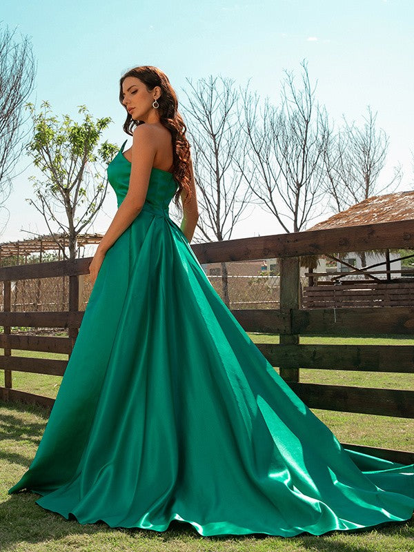 Vestidos de satén con volantes, escote en V, sin mangas y cola larga